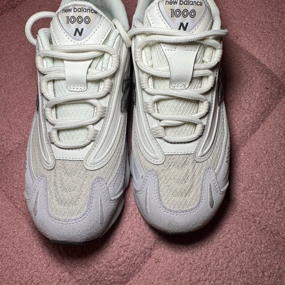 New Balance 1000 Cream and Gray Sneakers - Picture 3 of 8